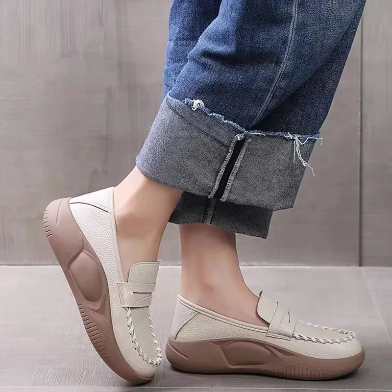 למכור חם עבה עם סוליות עור רך נעלי נשים 2023 באביב ובסתיו החדש תכליתי עצלנים בעיטות על נעלי נשים - 1