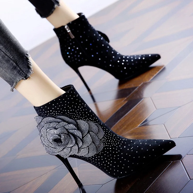 עקבים גבוהים בלינג פרח נשים קרסול מגפי צ ' לסי אופנה זמש סקסי החורף החדשה של מותג יוקרה מעצב Botas 2023 נעלי הליכה - 1