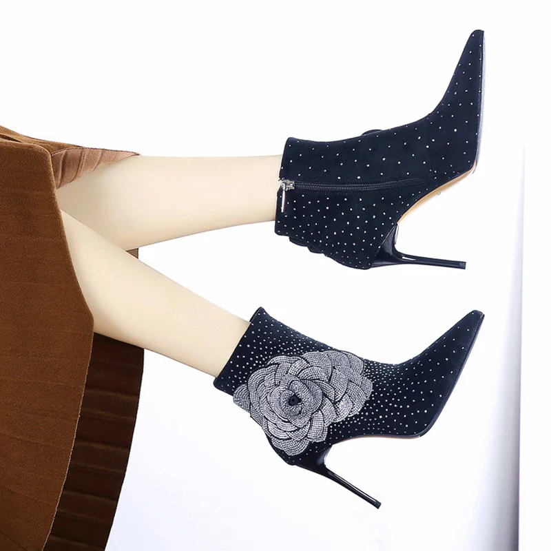עקבים גבוהים בלינג פרח נשים קרסול מגפי צ ' לסי אופנה זמש סקסי החורף החדשה של מותג יוקרה מעצב Botas 2023 נעלי הליכה - 3