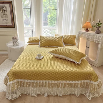 זהב צהוב יוקרה קיץ משי רך מרופד בכיסוי מיטה Coverlet כיסוי מזרן לבן תחרה כיסוי מיטה החצאית למיטה עם ציפות